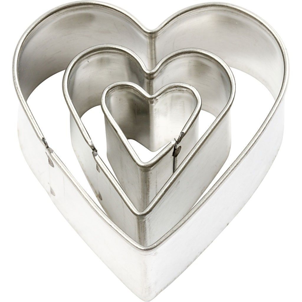 3 x Assorted Size Heart Shaped Metal Cookie Cutters - Home - Crafts