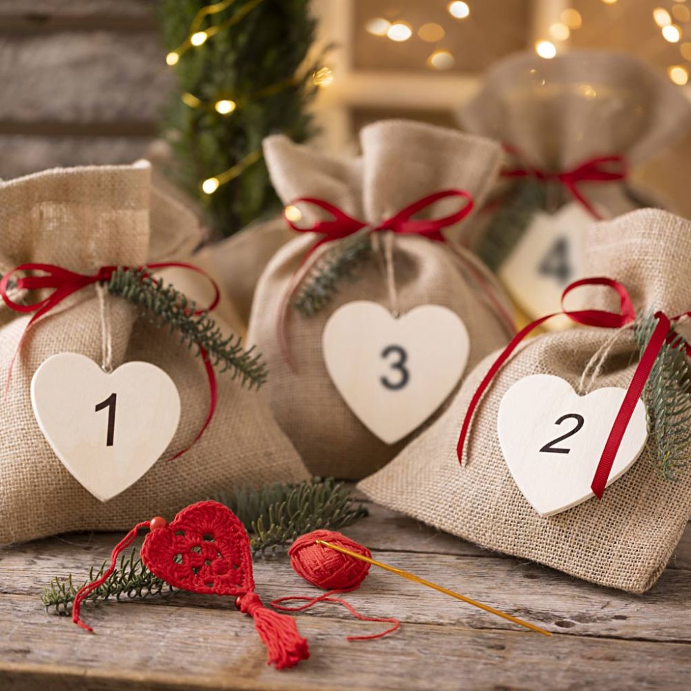 Crochet Advent Calendar - 4 Weekly Projects with Yarn, Beads & Bells - Home - Crafts