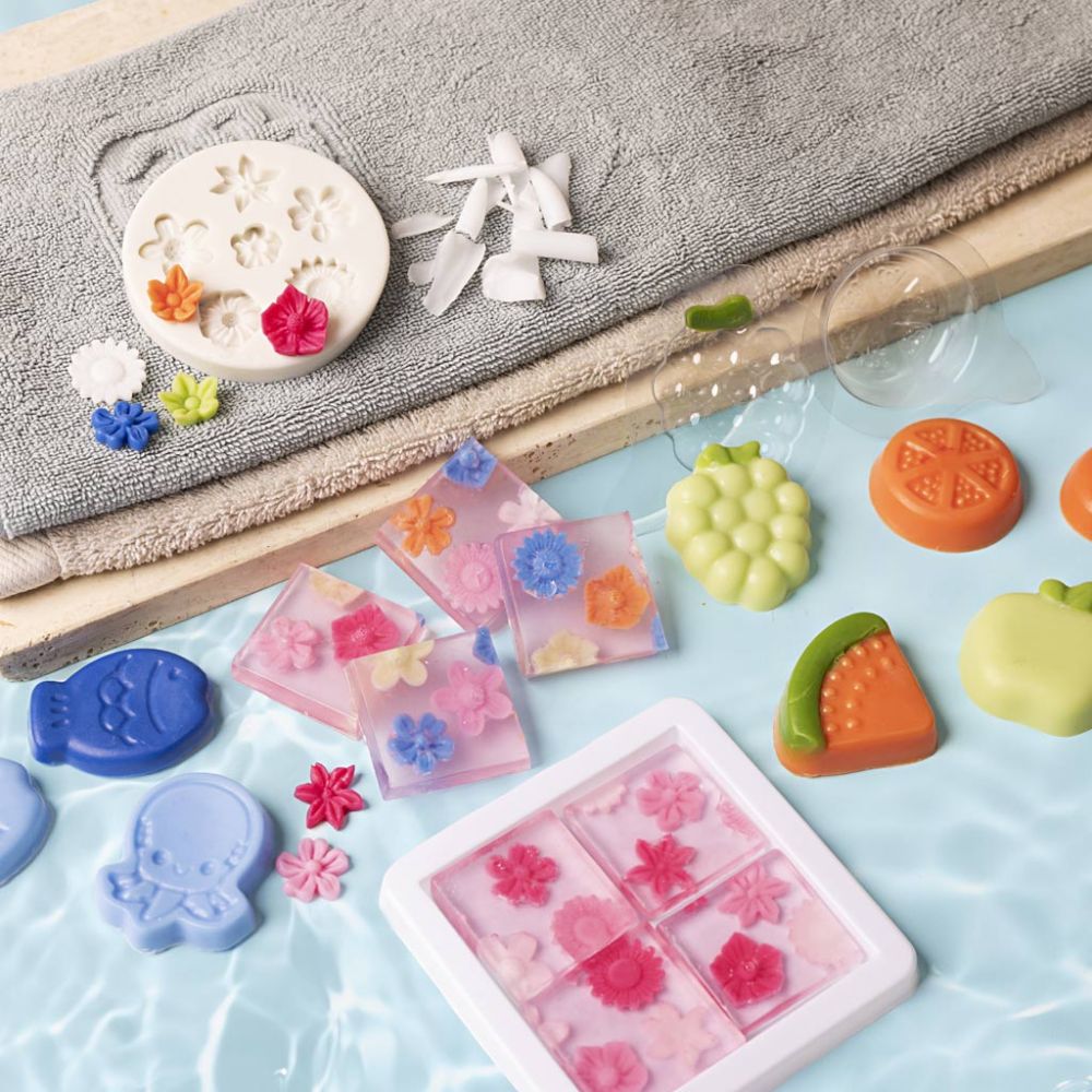 Group Craft Kit - Soap Making for 10 - 12 Children - Flowers, Fruits & Sea Creatures - Home - Crafts